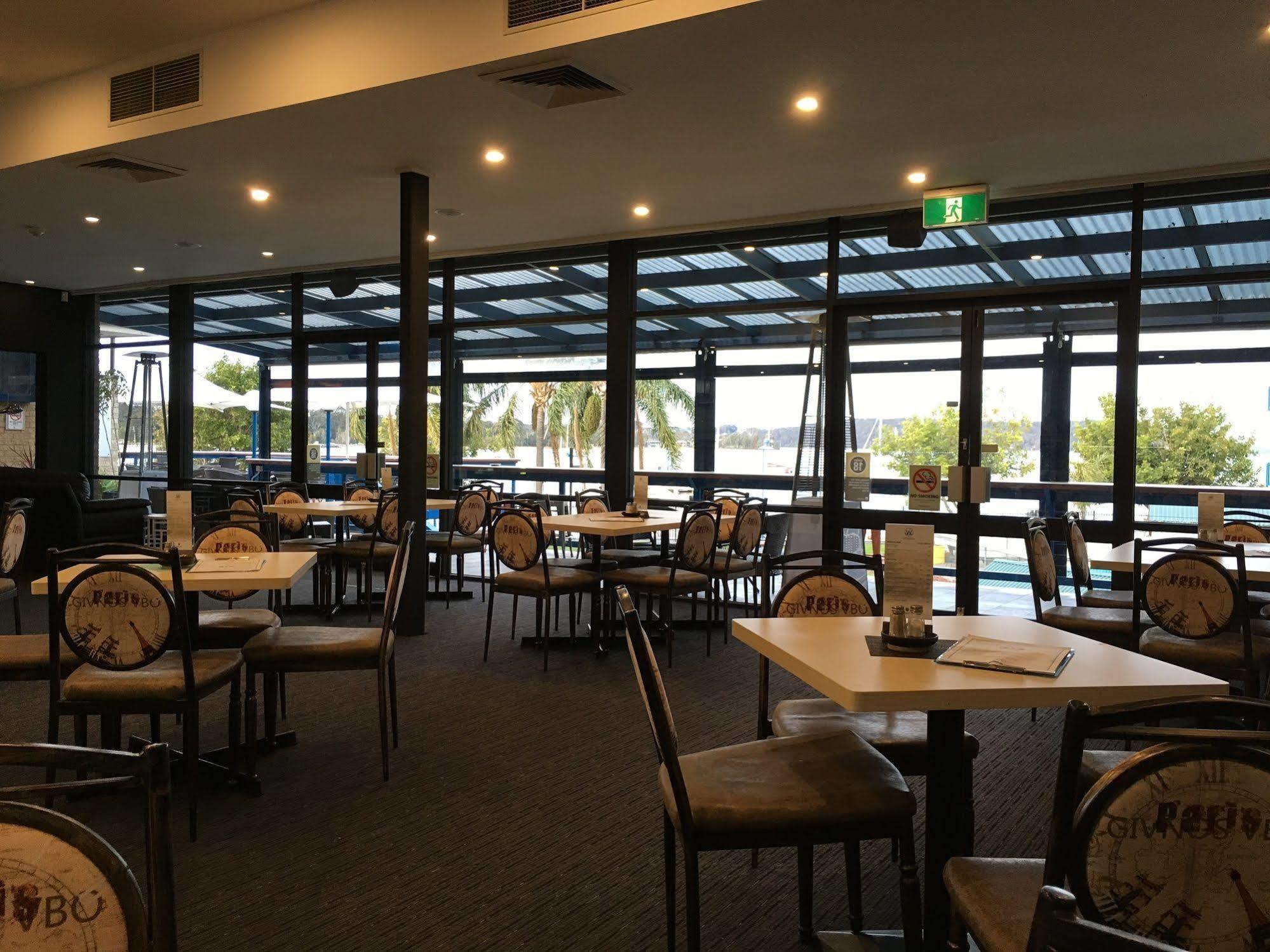 Motel Mariners On The Waterfront Batemans Bay Exterior foto