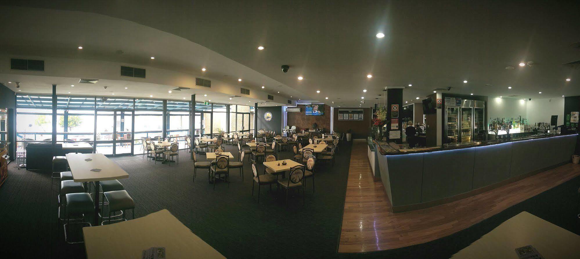 Motel Mariners On The Waterfront Batemans Bay Exterior foto